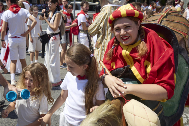 Fotos de la salida de la Comparsa de Gigantes y Cabezudos este 11 de julio de San Fermín 2026