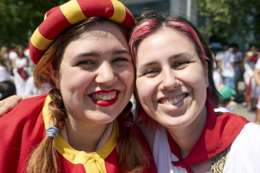 Fotos de la salida de la Comparsa de Gigantes y Cabezudos este 11 de julio de San Fermín 2026