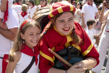 Fotos de la salida de la Comparsa de Gigantes y Cabezudos este 11 de julio de San Fermín 2026