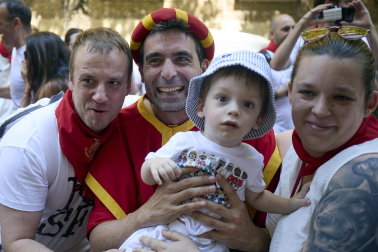 Fotos de la salida de la Comparsa de Gigantes y Cabezudos este 11 de julio de San Fermín 2026