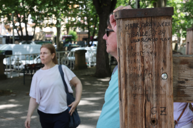 El vallado del encierro de San Fermín es un gran archivo de mensajes de espectadores y visitantes.