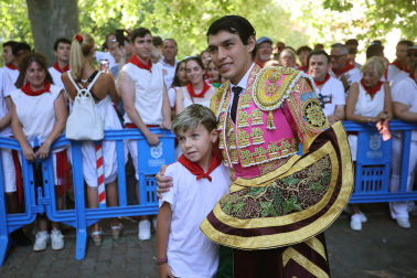 Los diestros Antonio Ferrera, Juan de Castilla e Isaac Fonseca ante los astados de José Escolar Gil en la quinta corrida de la Feria del Toro 2026