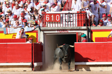 Los diestros Antonio Ferrera, Juan de Castilla e Isaac Fonseca ante los astados de José Escolar Gil en la quinta corrida de la Feria del Toro 2026