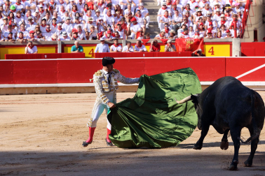Los diestros Antonio Ferrera, Juan de Castilla e Isaac Fonseca ante los astados de José Escolar Gil en la quinta corrida de la Feria del Toro 2026