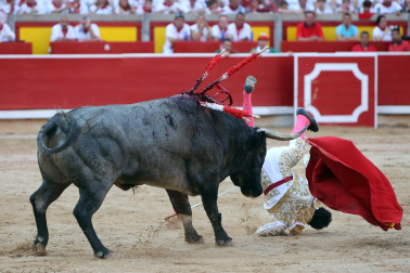 Los diestros Antonio Ferrera, Juan de Castilla e Isaac Fonseca ante los astados de José Escolar Gil en la quinta corrida de la Feria del Toro 2026