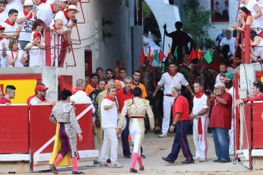 Los diestros Antonio Ferrera, Juan de Castilla e Isaac Fonseca ante los astados de José Escolar Gil en la quinta corrida de la Feria del Toro 2026