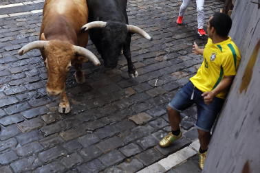 Fotos del sexto encierro de San Fermín 2026 en Pamplona