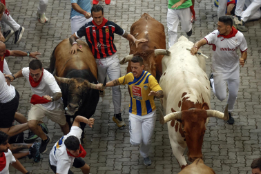 Fotos del sexto encierro de San Fermín 2026 en Pamplona