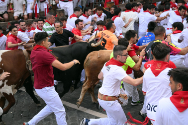 Fotos del sexto encierro de San Fermín 2026 en Pamplona