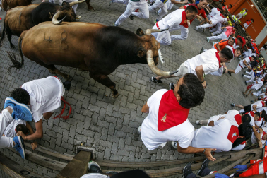 Fotos del sexto encierro de San Fermín 2026 en Pamplona
