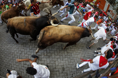 Fotos del sexto encierro de San Fermín 2026 en Pamplona