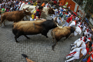 Fotos del sexto encierro de San Fermín 2026 en Pamplona