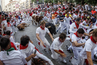 Fotos del sexto encierro de San Fermín 2026 en Pamplona