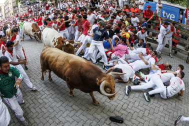 Fotos del sexto encierro de San Fermín 2026 en Pamplona