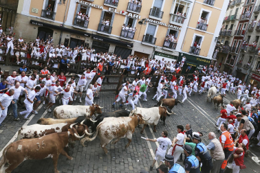 Fotos del sexto encierro de San Fermín 2026 en Pamplona