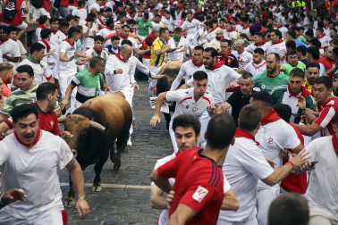 Fotos del sexto encierro de San Fermín 2026 en Pamplona
