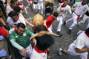 Fotos del sexto encierro de San Fermín 2026 en Pamplona