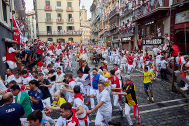 Fotos del sexto encierro de San Fermín 2026 en Pamplona