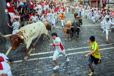 Fotos del sexto encierro de San Fermín 2026 en Pamplona