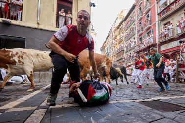Fotos del sexto encierro de San Fermín 2026 en Pamplona