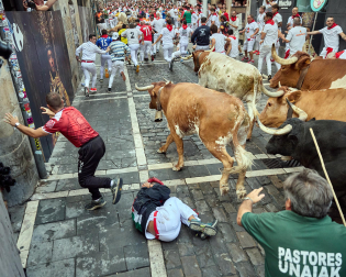 Fotos del sexto encierro de San Fermín 2026 en Pamplona