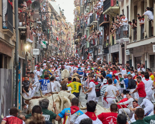 Fotos del sexto encierro de San Fermín 2026 en Pamplona