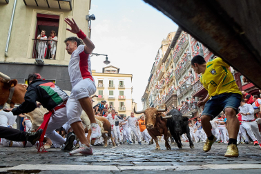 Fotos del sexto encierro de San Fermín 2026 en Pamplona