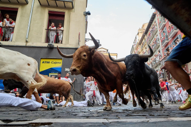 Fotos del sexto encierro de San Fermín 2026 en Pamplona