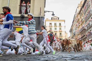 Fotos del sexto encierro de San Fermín 2026 en Pamplona