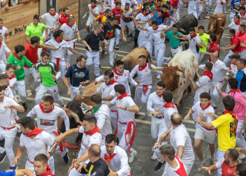 Fotos del sexto encierro de San Fermín 2026 en Pamplona