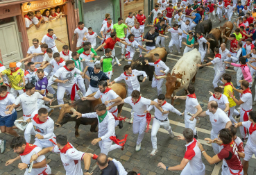 Fotos del sexto encierro de San Fermín 2026 en Pamplona