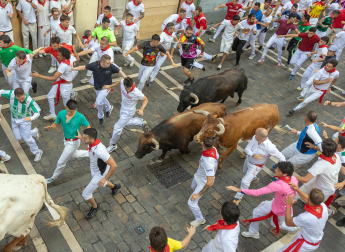 Fotos del sexto encierro de San Fermín 2026 en Pamplona