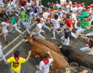 Fotos del sexto encierro de San Fermín 2026 en Pamplona