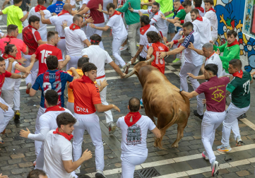 Fotos del sexto encierro de San Fermín 2026 en Pamplona