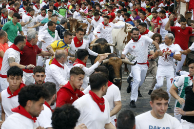 Fotos del sexto encierro de San Fermín 2026 en Pamplona