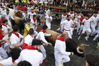 Fotos del sexto encierro de San Fermín 2026 en Pamplona