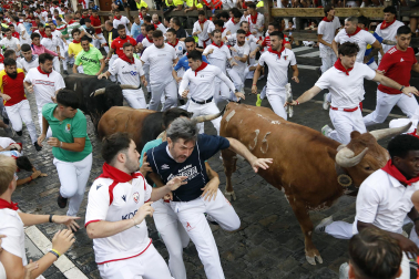 Fotos del sexto encierro de San Fermín 2026 en Pamplona