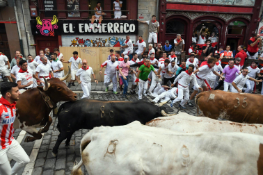 Fotos del sexto encierro de San Fermín 2026 en Pamplona