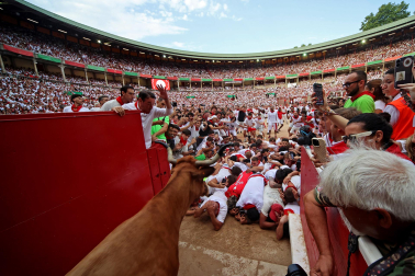 Fotos del sexto encierro de San Fermín 2026 en Pamplona