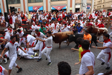Fotos del sexto encierro de San Fermín 2026 en Pamplona