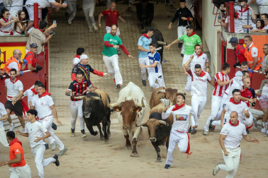 Fotos del sexto encierro de San Fermín 2026 en Pamplona