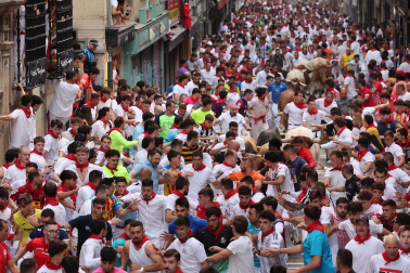 Fotos del sexto encierro de San Fermín 2026 en Pamplona
