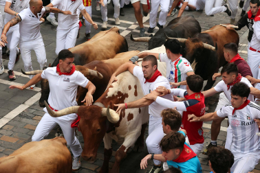 Fotos del sexto encierro de San Fermín 2026 en Pamplona