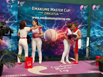 Fotos de la VIII edición del torneo San Fermín de pelota a mano femenina