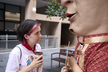 Fotos de la salida de la Comparsa de Gigantes y Cabezudos este 12 de julio de San Fermín 2026