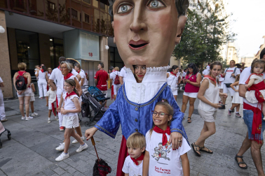 Fotos de la salida de la Comparsa de Gigantes y Cabezudos este 12 de julio de San Fermín 2026