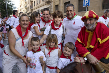 Fotos de la salida de la Comparsa de Gigantes y Cabezudos este 12 de julio de San Fermín 2026