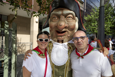 Fotos de la salida de la Comparsa de Gigantes y Cabezudos este 12 de julio de San Fermín 2026