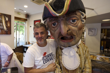 Fotos de la salida de la Comparsa de Gigantes y Cabezudos este 12 de julio de San Fermín 2026