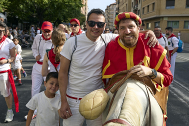 Fotos de la salida de la Comparsa de Gigantes y Cabezudos este 12 de julio de San Fermín 2026